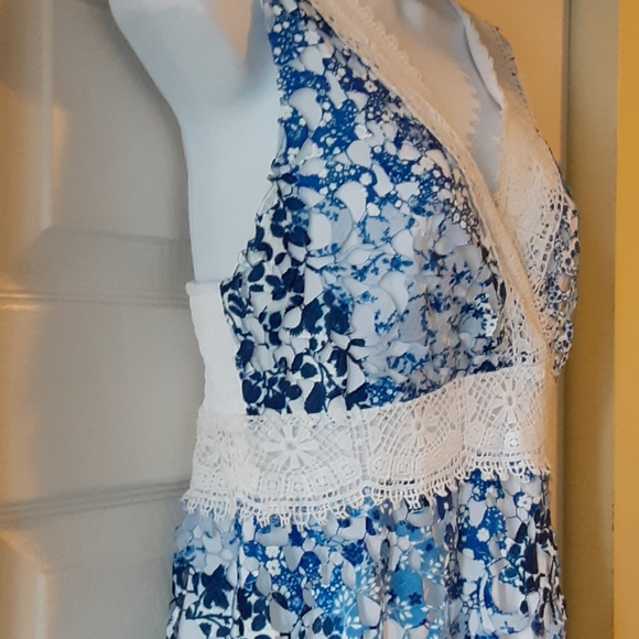 T TAHARI  BLUE & WHITE RAYA DRESS, - Picture 7 of 12